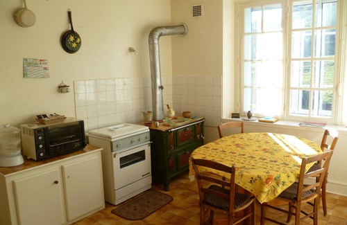 Egliseneuve-d'Entraigues Casa | CASA DE 100 M2 SOBRE BASE TOTAL JARDÍN CERCADO DE 700M2