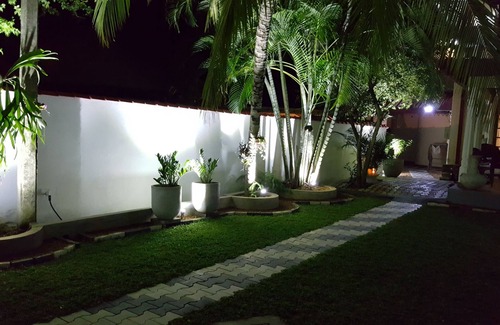 Aluthgama Casa | Casa de vacaciones, Desde 20 €, 8 por + 2.5 baños. + 1.5 km en la playa, Alquiler de casa completa