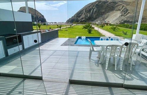 Asia Casa | Casa frente al Mar, con piscina, terraza, parrillas, Pet friendly!