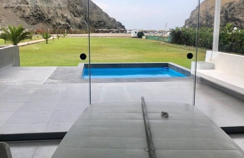 Asia Casa | Casa frente al Mar, con piscina, terraza, parrillas, Pet friendly!