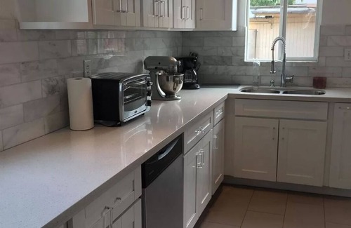 Melrose Casa | House in heart of Hollywood,walking distance to everything fun!