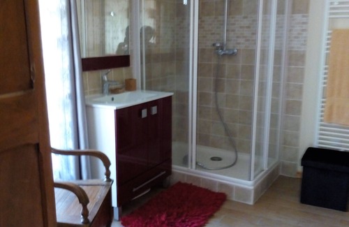 LʼArgentiere-la-Bessee Casa | House, large balcony with stairs down to the garden.