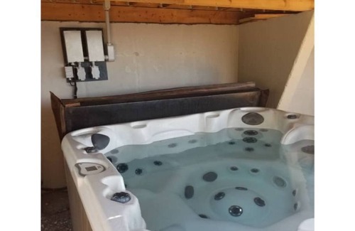 Lambton Chalet De Esquí | House lake St-François, Billiards, Spa, Wood-burning fireplace.