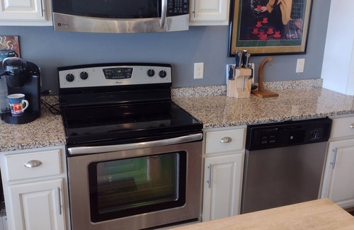 Shawano Casa | House Lakefront Beautiful Sleeps 12 AC, Wi Fi, 38 minutes to GB