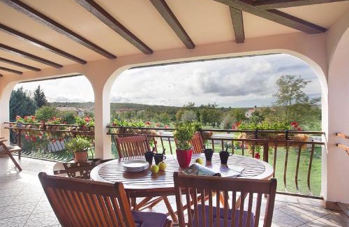 Kapelica Casa | House Licul, 3-bedroom house with pool and garden near Labin, Ferienhaus Istrien