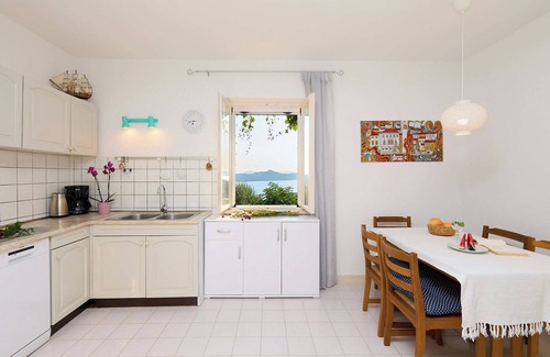 Brsecine Casa | House Lilla with Private Hot Tub