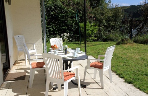 Nohfelden Apartamento | Casa Luise en Bostalsee, apartamento 2: amplia terraza y jardín