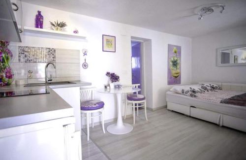 Raslina Casa | House Marie?s Lavander Dream