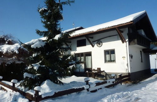 Uebersee Apartamento | Apartamento luminoso, de estilo rural, para las familias y duermen hasta tarde