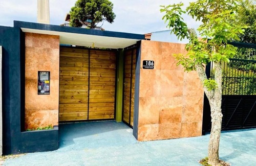 Carianos Casa | House near Floripa airport, with pool table and quiet neighborhood