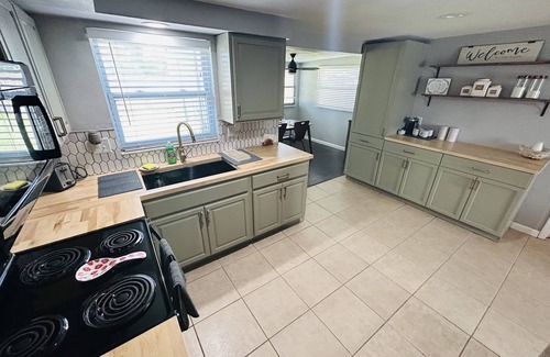 Forest Hills Casa | House near Tarpon Springs Beaches and Weeki Wachee Springs