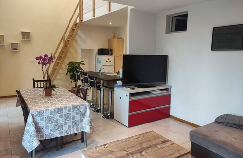 Neufchateau Apartamento | Casa cerca de la estación con exterior