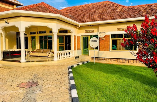 Kigali Casa | HOUSE OF MEMORIES: 4 bedrooms, 4 beds, 4 bathrooms. Ideal for your holidays
