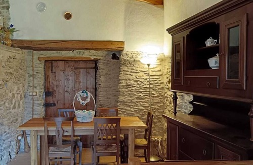 Marmora Casa | House of Roses