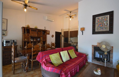 Bon Relax Chalet De Esquí | Casa Olot 68 - A/A, WiFi, jardín, piscina privada, zona tranquila.