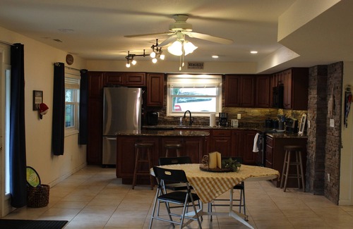 Camdenton Casa | House - On quiet cove at the LAKE- Sleeps 10 - 5 BR/5BA