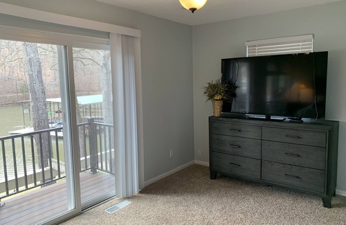 Camdenton Casa | House - On quiet cove at the LAKE- Sleeps 10 - 5 BR/5BA