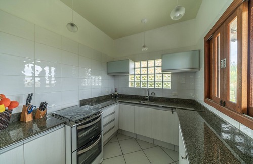 Barra de Ibiraquera Casa | casa en la playa con vistas espectaculares y un gran jardín
