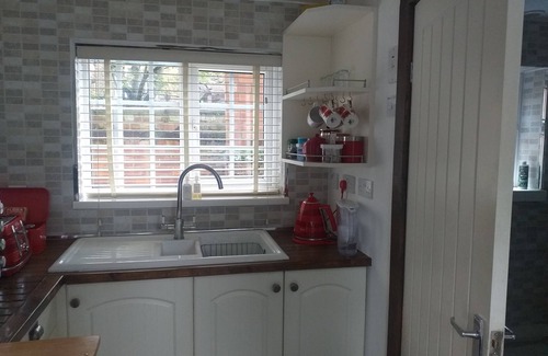 Hull Cabaña | House - Sleeps 2, pet Friendly & Free Parking