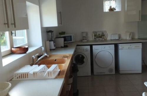 Kerien Casa | House - Sleeps 4 with Log Burner & Pet Friendly