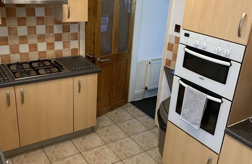 Lytham St. Anne's Casa | House - Sleeps 5 - Pet Friendly - Garden - Parking