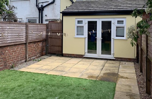 Lytham St. Anne's Casa | House - Sleeps 5 - Pet Friendly - Garden - Parking