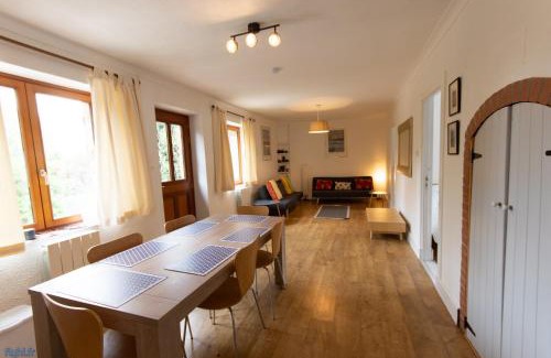 Brece Apartamento | House - Sleeps 6 - Parking - Garden