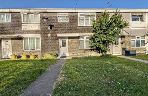 Basildon Casa | House - sleeps 7, private garden & parking