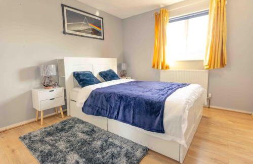 Andover Casa | House - Sleeps 8 - Pet friendly - Garden - Parking