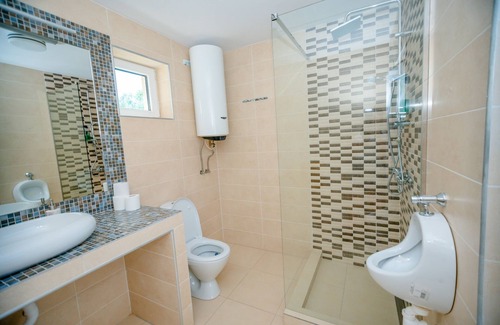 Avrig Cabina | House - Sleeps up to 11, hot tub & free parking