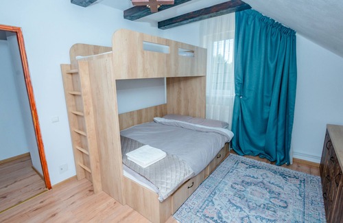 Avrig Cabina | House - Sleeps up to 11, hot tub & free parking