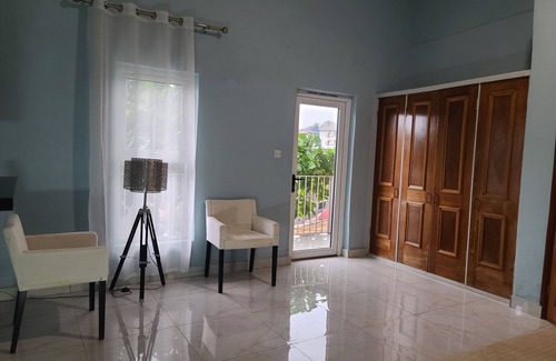 Freetown Casa | House Sleeps6-bbq-balcony-scenicmountainview