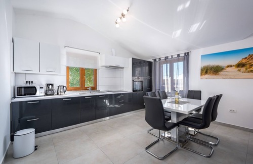 Lindar Casa | House Smoky, piscina privada, 6 personas, wifi gratis, cocina al aire libre, bicicletas gratis, barbacoa