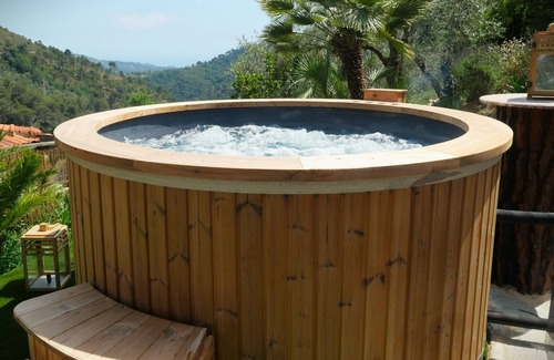 Camporosso Casa | casa con piscina y jacuzzi con vistas al mar en el corazón de olivos centenarios