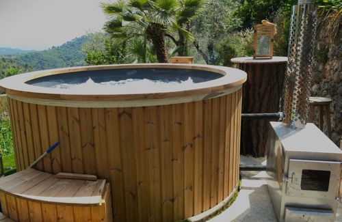 Camporosso Casa | casa con piscina y jacuzzi con vistas al mar en el corazón de olivos centenarios