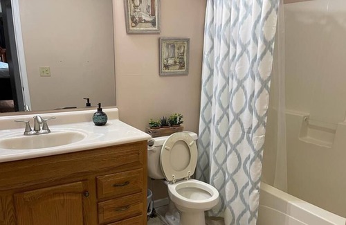 East Chicago Casa | House to rent / rest. 25 min away from chicago!