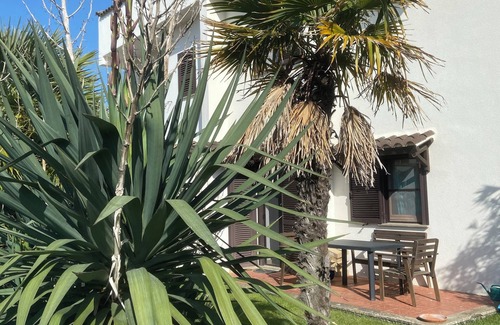 Marina Velca Villa | Villa frente al mar para 7 personas con piscina compartida y cancha de tenis