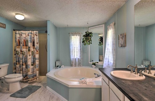 Silver Springs Casa | House w/ Deck + Fireplace, Walk to State Park