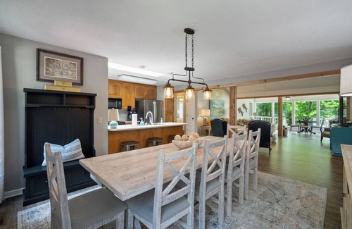 Crane Hill Casa | Lakefront 4 BR house with fire pit/ 2 KING BEDROOMS