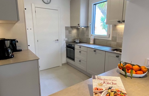 Portopetro Casa | Casa de vacaciones con piscina, jardín, vistas al mar, playa, conexión Wi-Fi, patios, parrilla de gas