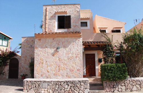 Portopetro Casa | Casa de vacaciones con piscina, jardín, vistas al mar, playa, conexión Wi-Fi, patios, parrilla de gas