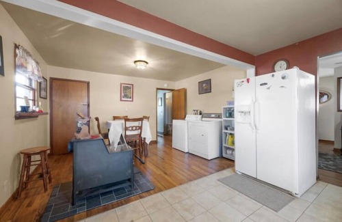 Heath Casa | House with fenced yard and easy access to I-70