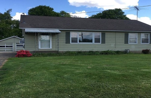Heath Casa | House with fenced yard and easy access to I-70