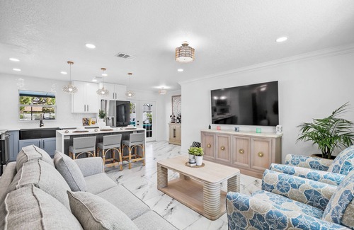 Whitfield Casa | House with Heated Pool and Outdoor kitchen close to Siesta Key Beach!!