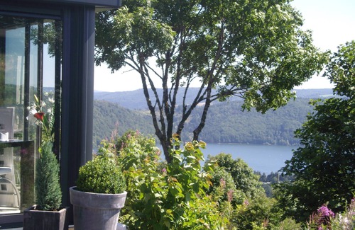 Le Lac-d'Issarles Casa | casa con vistas al lago y las montañas