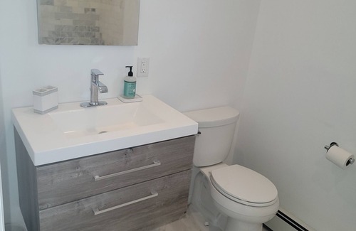 Wappingers Falls Casa | House with Pool Access and Park up the Road