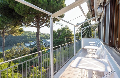 Gaeta Apartamento | House with sea view, parking and private beach.
