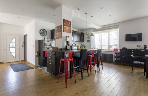 Zola - Pressense Casa | Myladenia House Stella 10Chb 10min corazón de Lyon