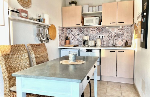 Calvisson Complejo | House with terrace overlooking the forest, ideal for leisure activities and heated swimming pool