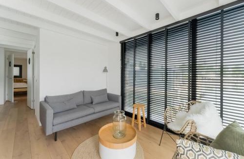 Stavoren Alquiler De Eote | Houseboat in Stavoren with Waterfront Views